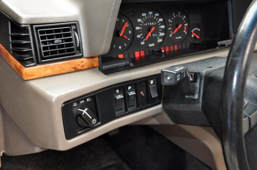 Панель приборов Volvo 780 Coupe 1985 года  (фото 24 из 62)